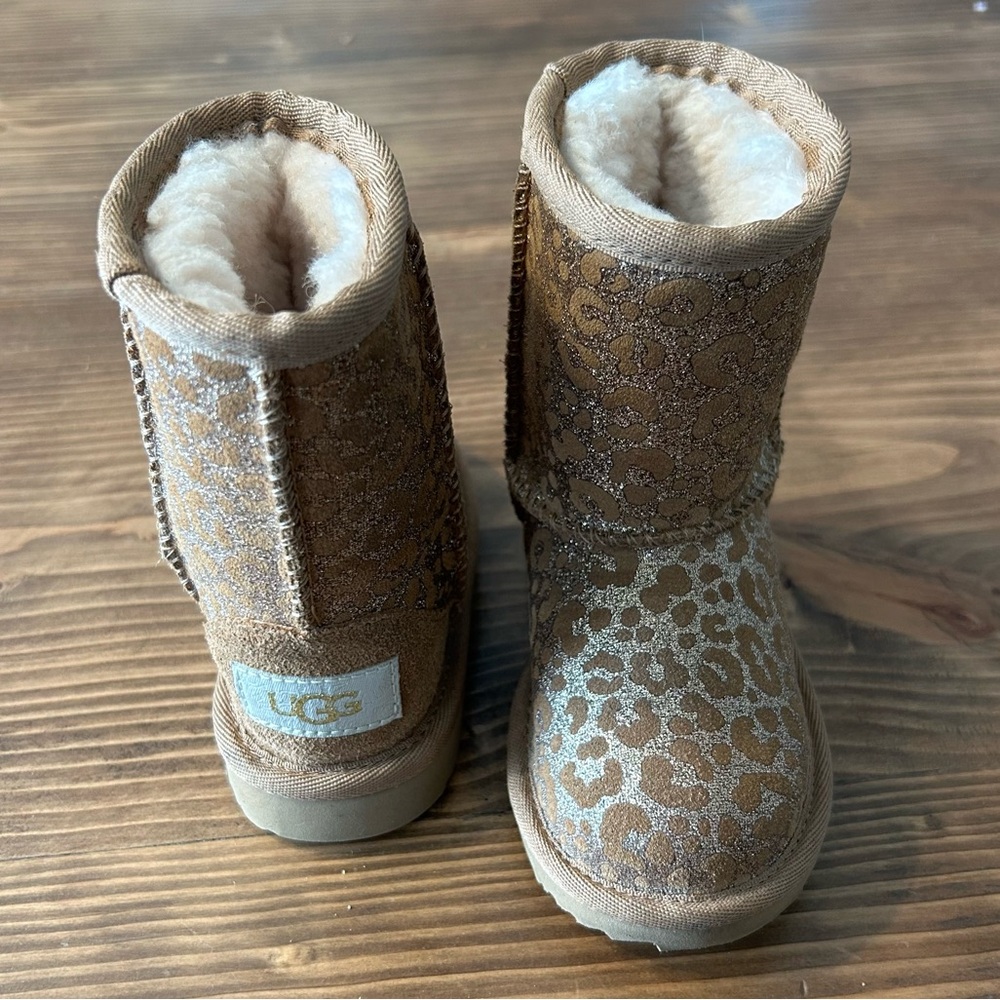 Sparkly Cheetah Toddler Uggs, size 6
